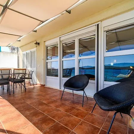 Seaside Apartment *